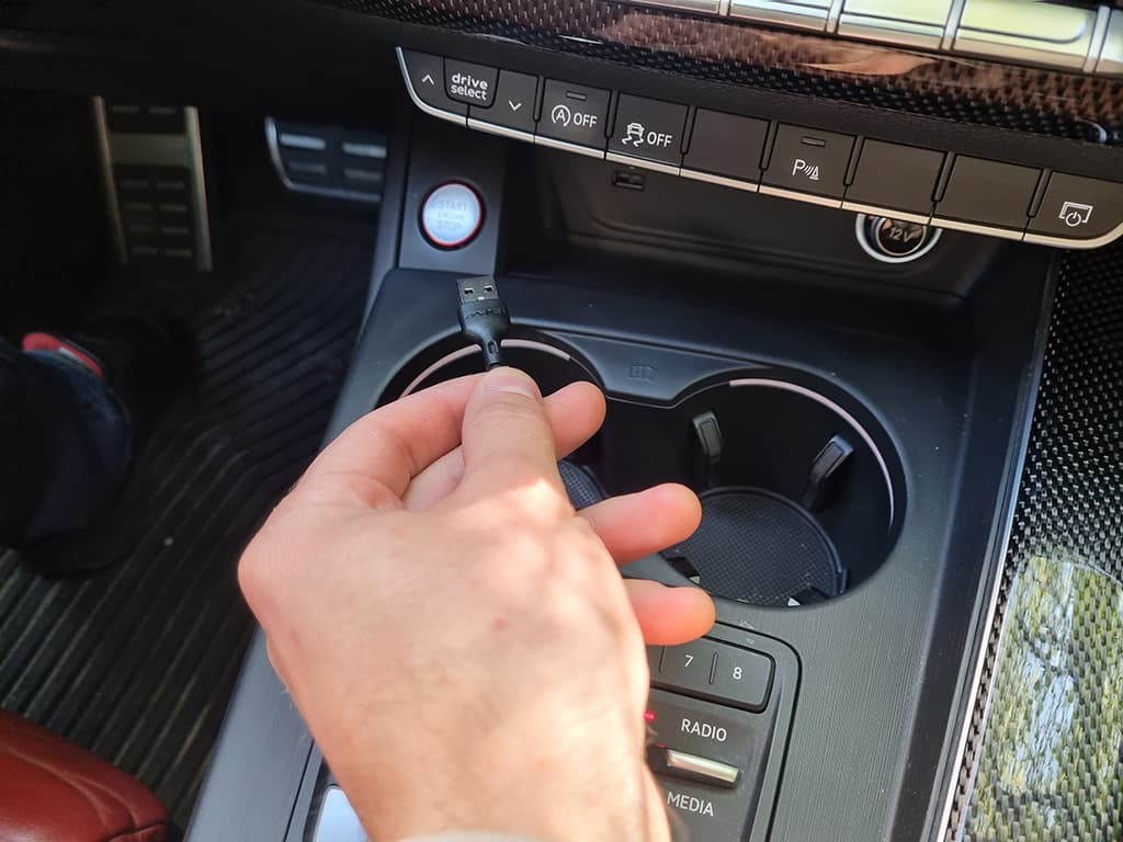 Apple CarPlay keeps disconnecting. How do I fix it?